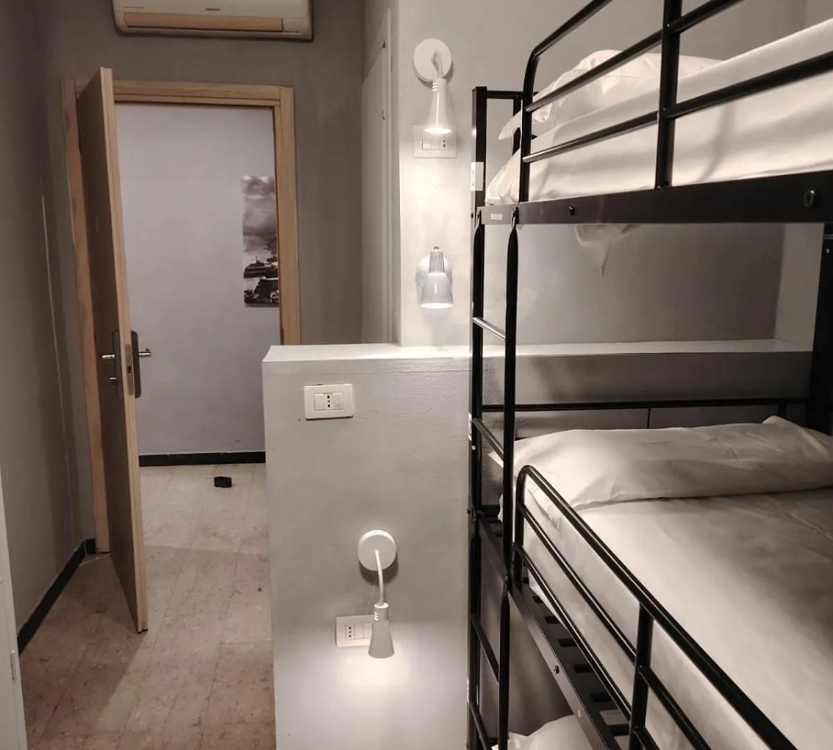 Lion University&Youth Hostel Milano 2 Guest house
